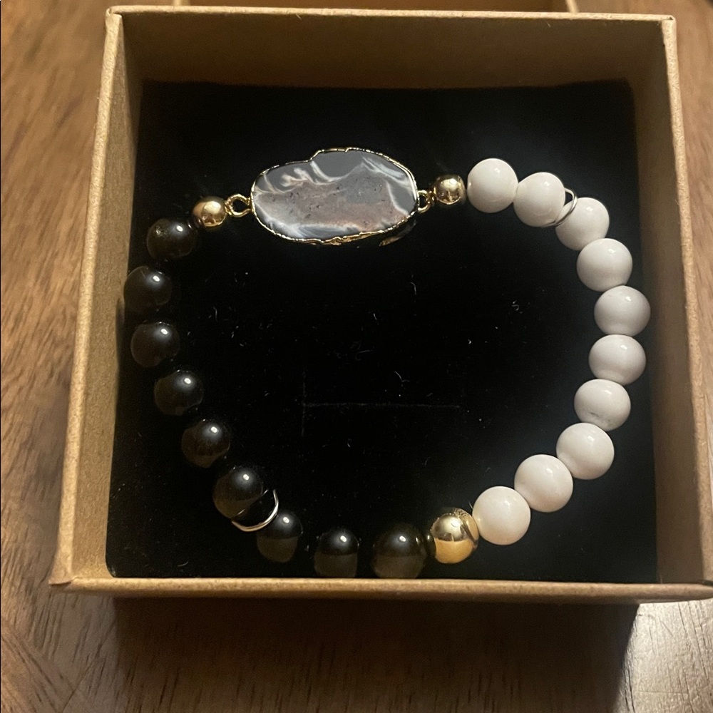 Elegant Black and White Beaded Bracelet